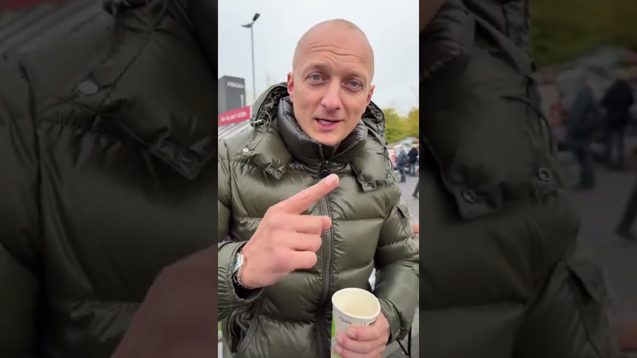 Der Rapper #olexesh  von @385ideal   kauft sich mein ganzes Pok&eacute;mon Vintage Album  #flohmarkt