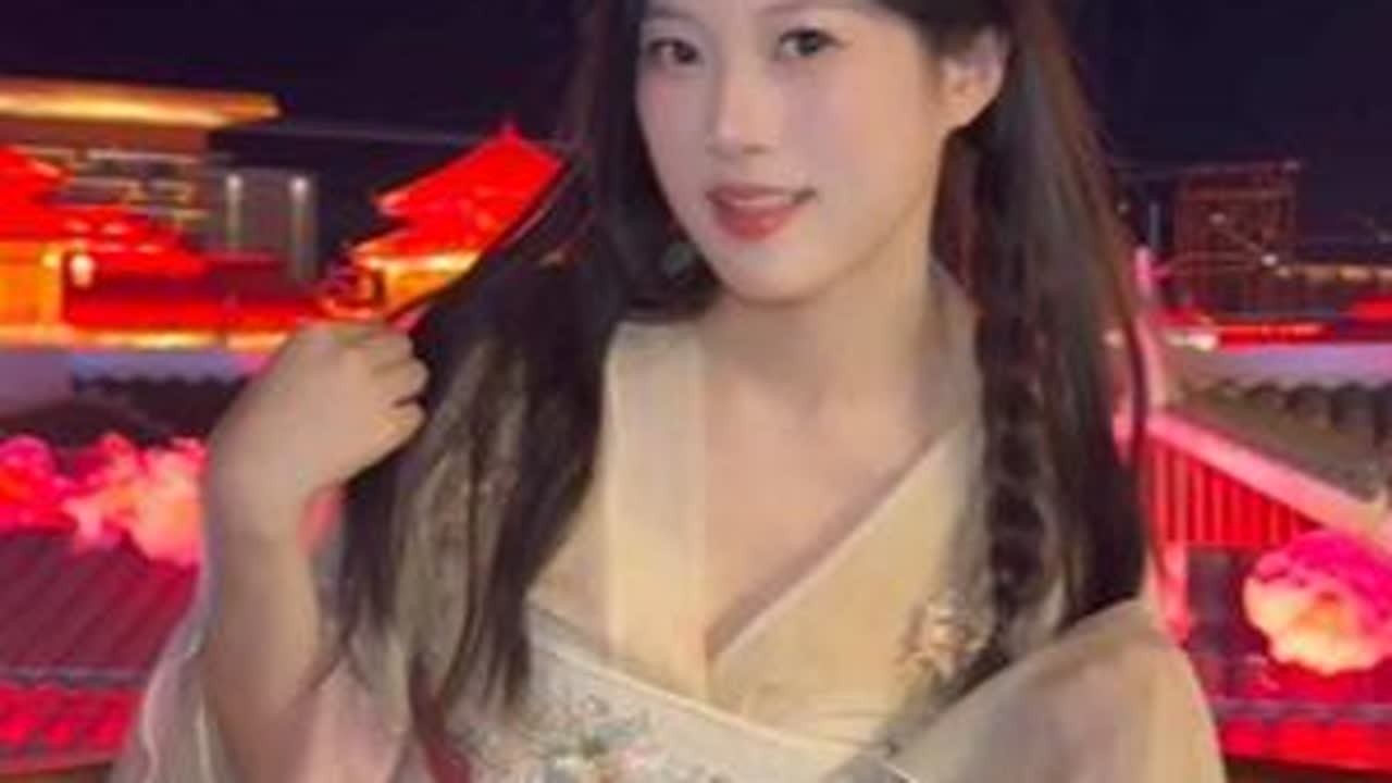 #化妆前后反差转场 #创作者中心 #创作灵感 再不发国庆月都要过啦 中式美学可爱又好看#日常妆 #瑕疵皮换头术