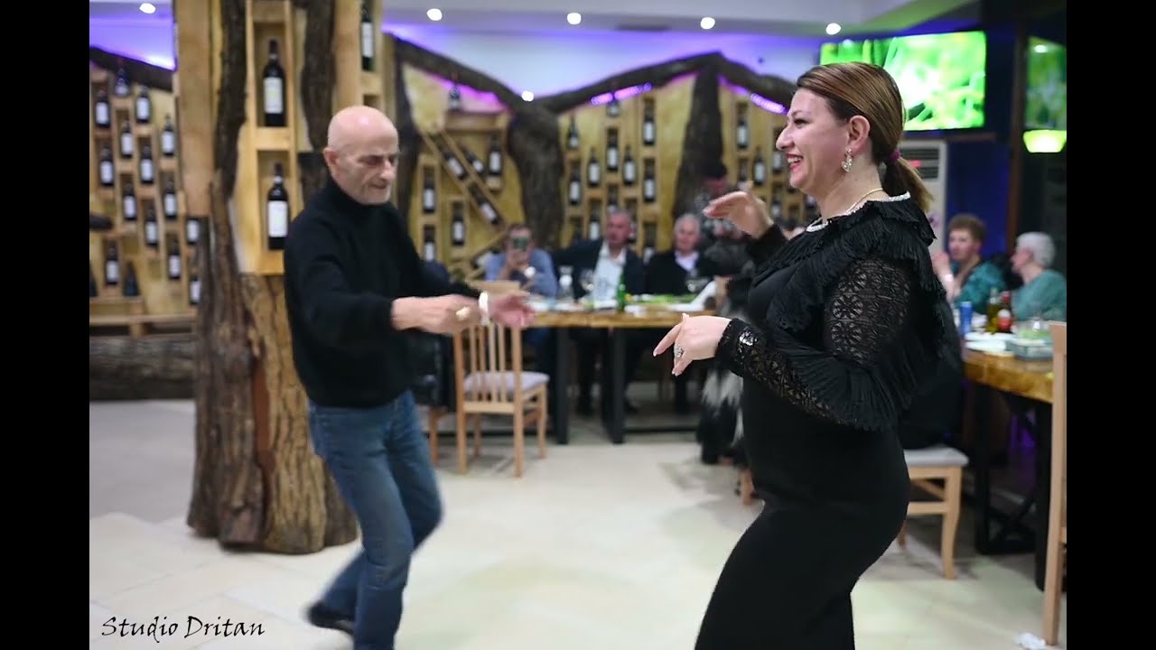 Cifteteli kercyer shum bukur nga Cekja i Beratit dhe Maltina Palla ne klarinet Marseli i Gencit.