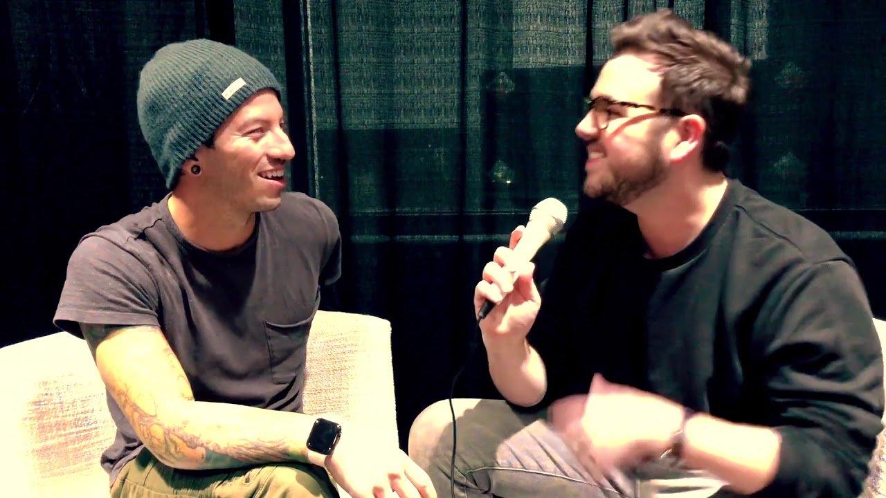 twenty one pilots : live backstage interview with Josh Dun