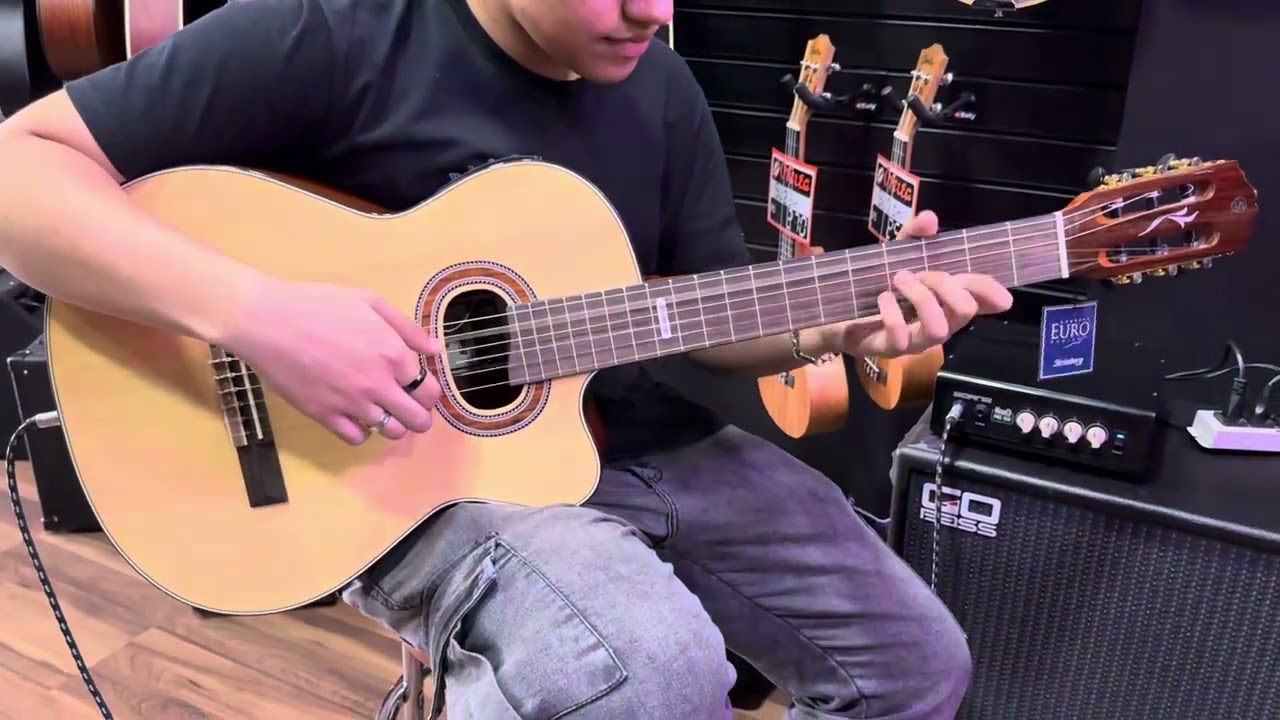 Viol&atilde;o Strinberg SC30C Nylon el&eacute;trico boca oval, dispon&iacute;vel no site da Miyata Music