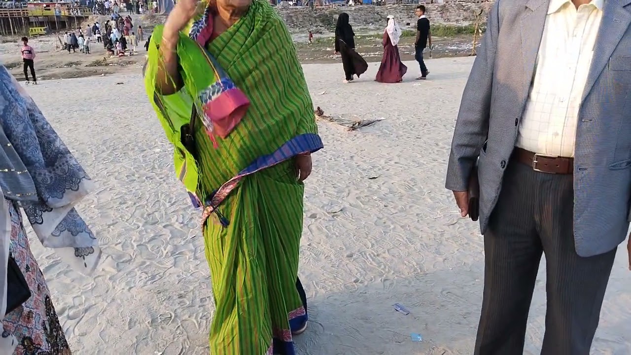 ছুটি দিনে মাওয়া ঘাটে হাজার মানুষ 
