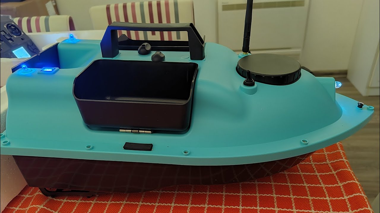 Лодка за захранка модел R18 с GPS 16т.