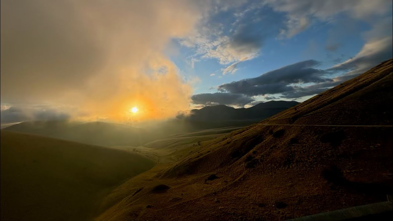 1000 Miles of Mountains - Day 3 - Grotte di Frasassi e Castelluccio di Norcia