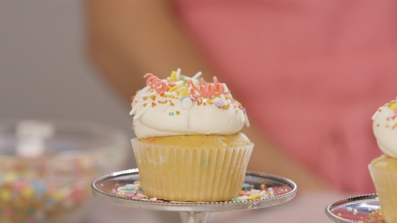 Try These Champagne Cupcakes For Festive Fun