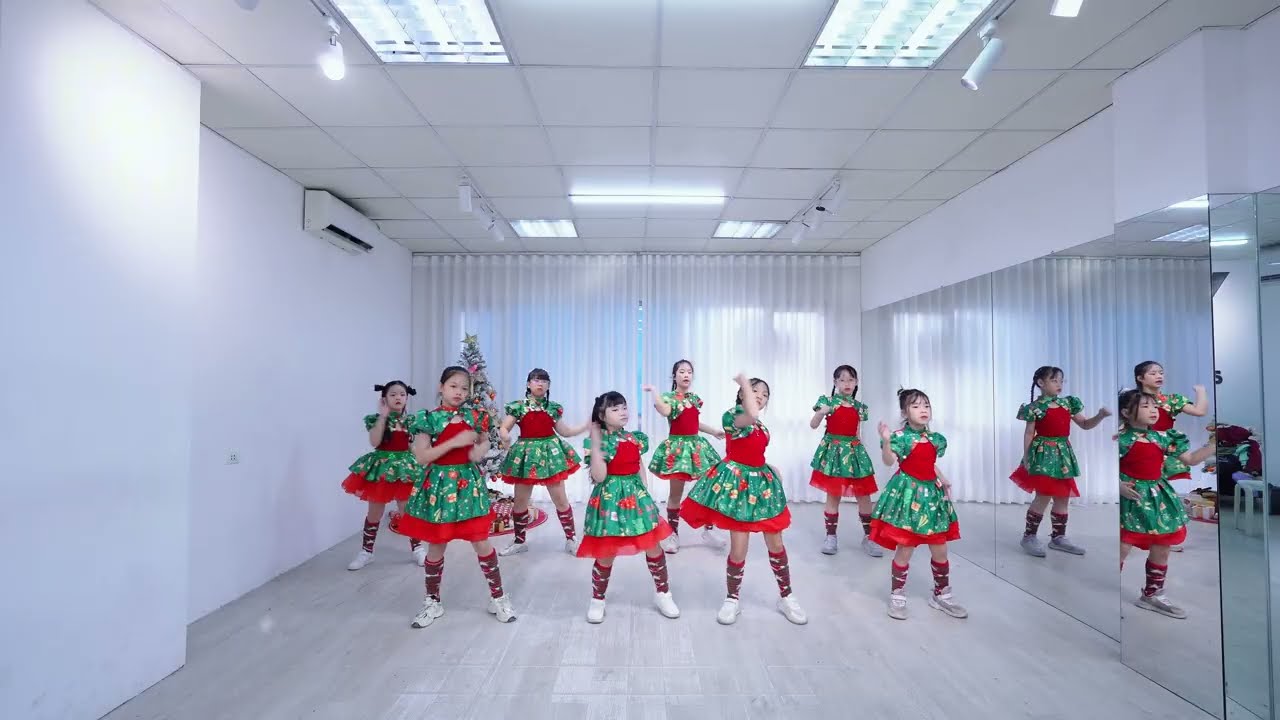 Nhảy Last Christmas (Ariana Grande) - 1994 DANCE STUDIO I KID DANCE CLASS