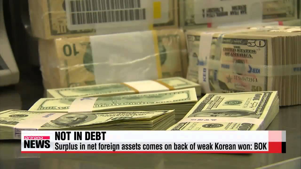 Korea posts first ever surplus in net foreign-asset position   한국 순국제투자잔액 227억달러