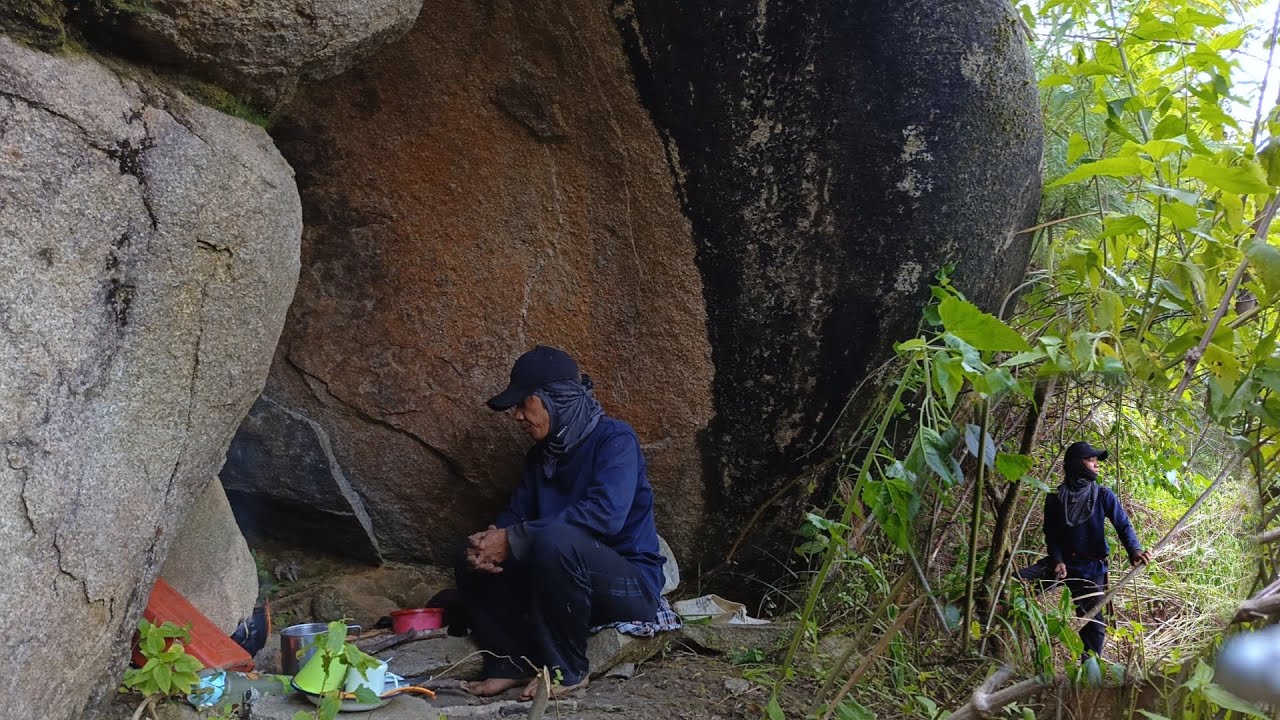 Hard Work in Remote Mountains | Resting in a Natural Cave (Simple Living in the Wild)