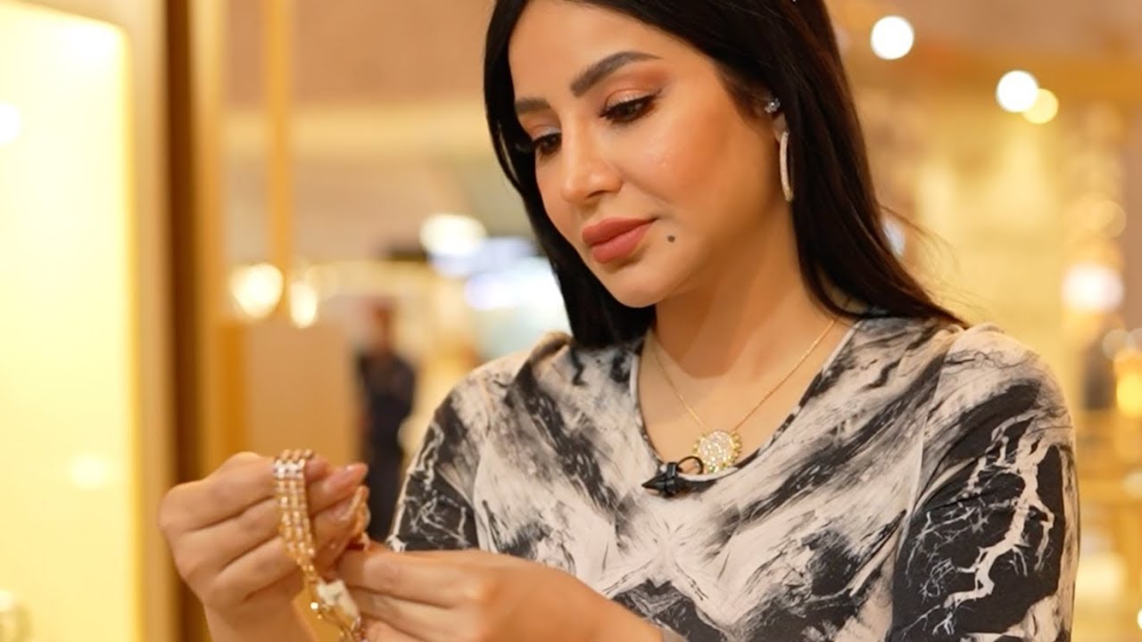 Time Vallée: Mother's Day Shopping with Lojain Omran