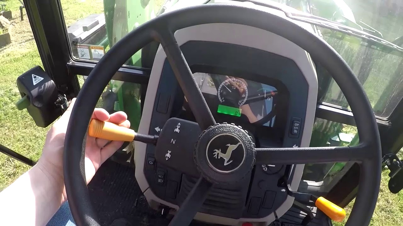 Вождение трактора John Deere 5065E 2016 года