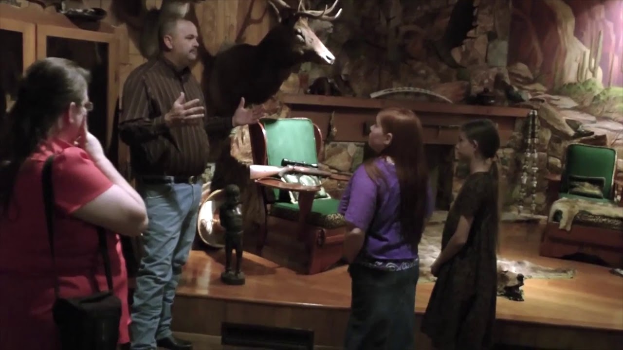 Visite de la maison de Frère Branham à Tucson - Den's room | La salle de sejour de Frere Branham