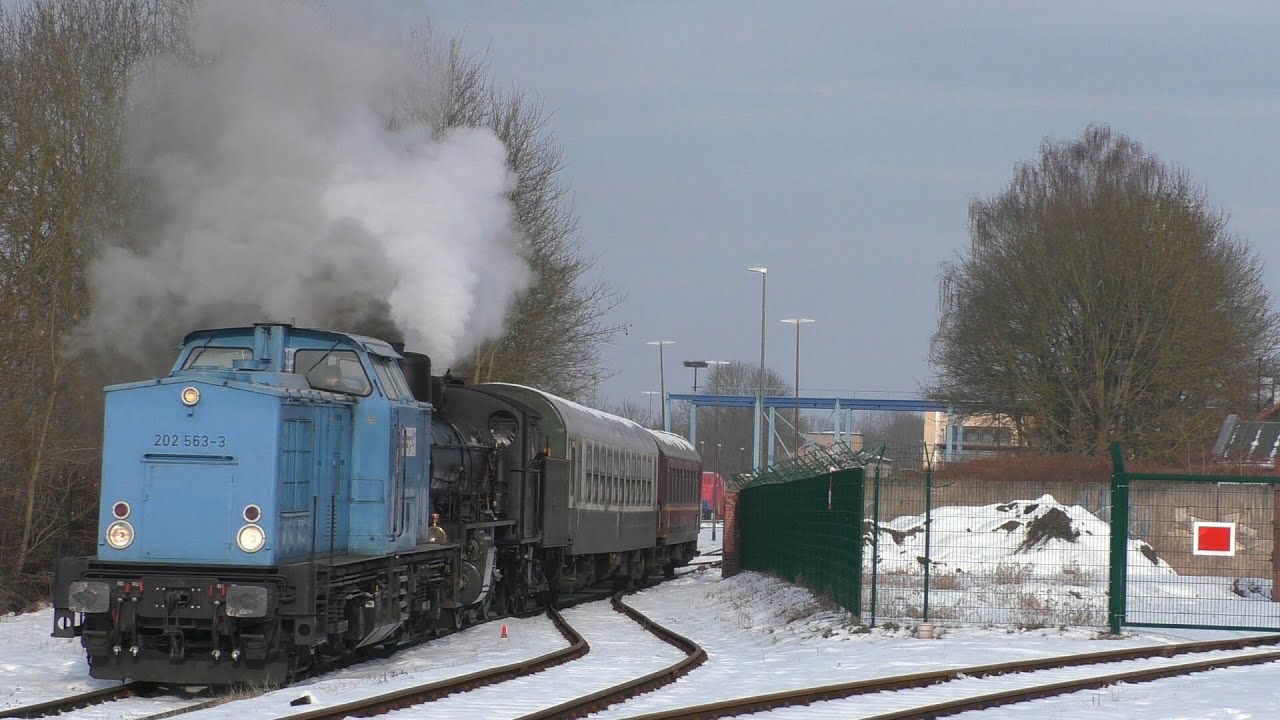 Schweizer Dampflok B 3/4 1367 und 202 563-3 auf Probefahrt