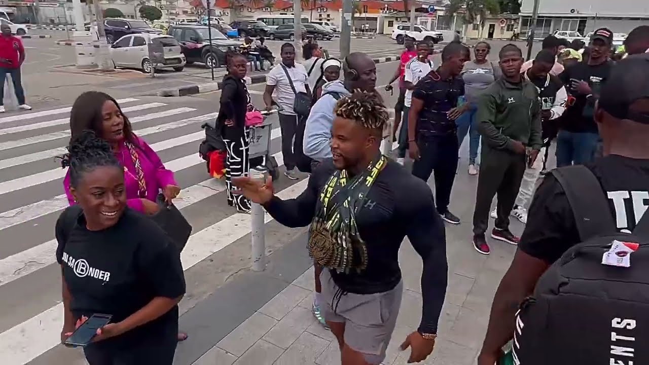 O TEAM NK BUGOU O AEROPORTO 4 DE FEVEREIRO EM LUANDA