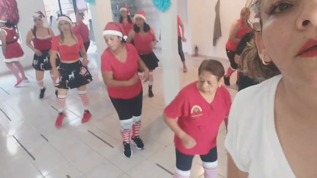 clasica cancion  (yo no olvido el año viejo) no tengo detechos solo recreacion