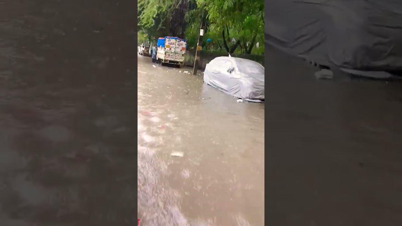 Delhi me barish se bura hal 😬😬