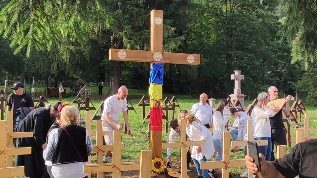 Crucile Demolate Din Cimitirul Eroilor De La  Valea Uzului au Fost Reamplasate 8.07.2023
