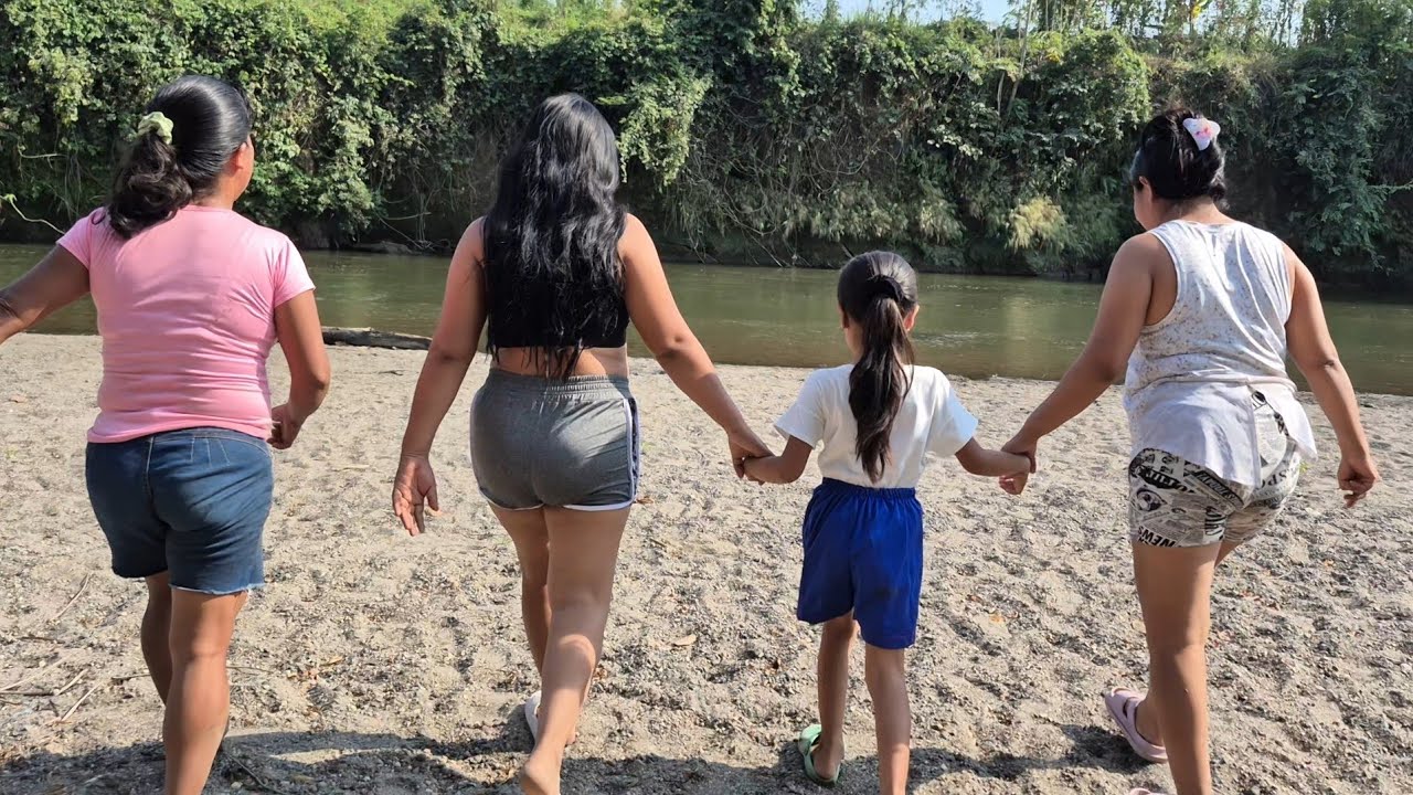 Nos fuimos todas a disfrutar al río don Pablo se dio su taco de oj0🙊😉