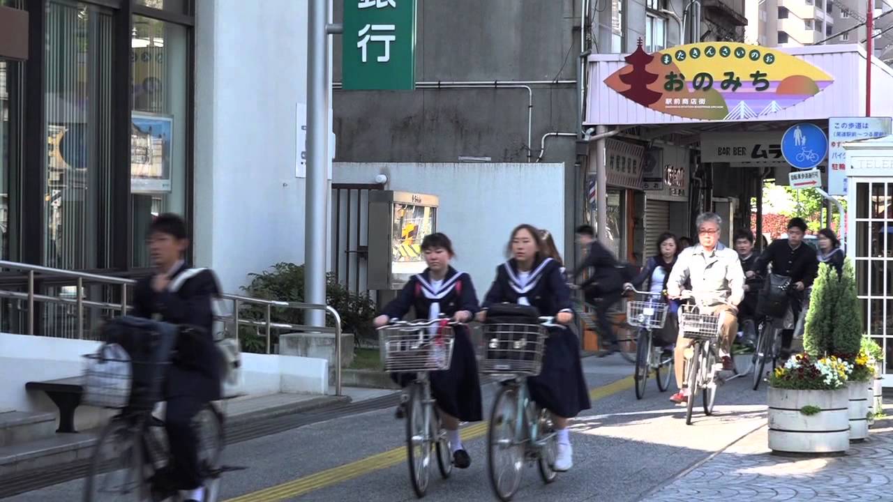 「時をかける少女」女子中高生の通学風景　尾道  Landscape cute schoolgirl in Onomichi
