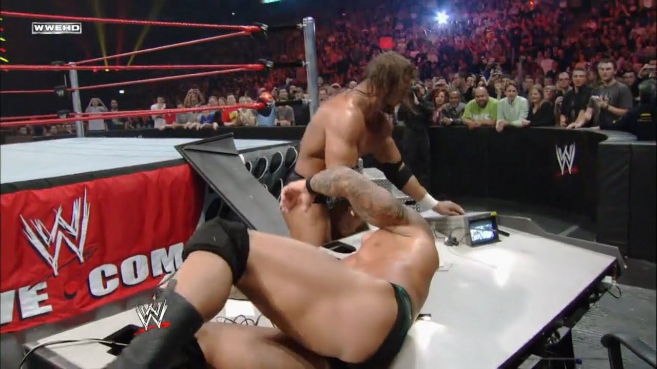Triple H vs Randy Orton WrestleMania Rematch No DQ - Raw 20/4/09 (1/3)