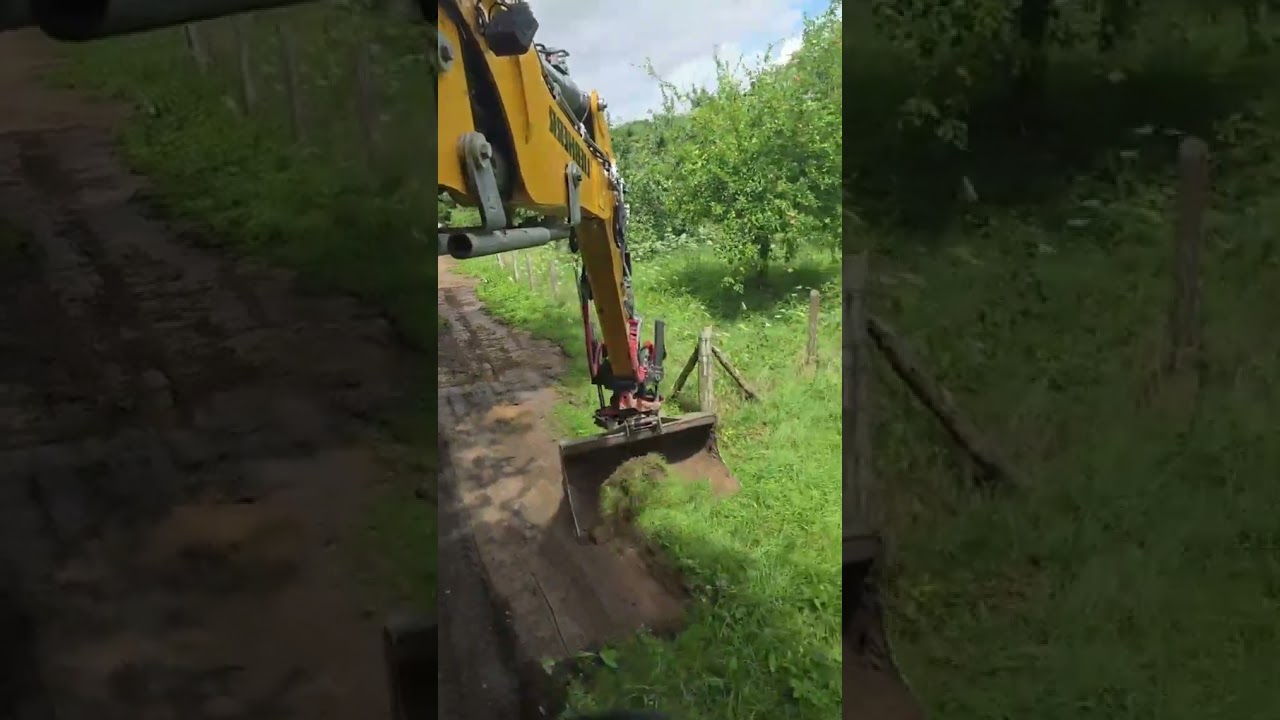 D&eacute;rasement accotement commune de choisy en brie #derasement accotement #liebherr #rototilt @Carole