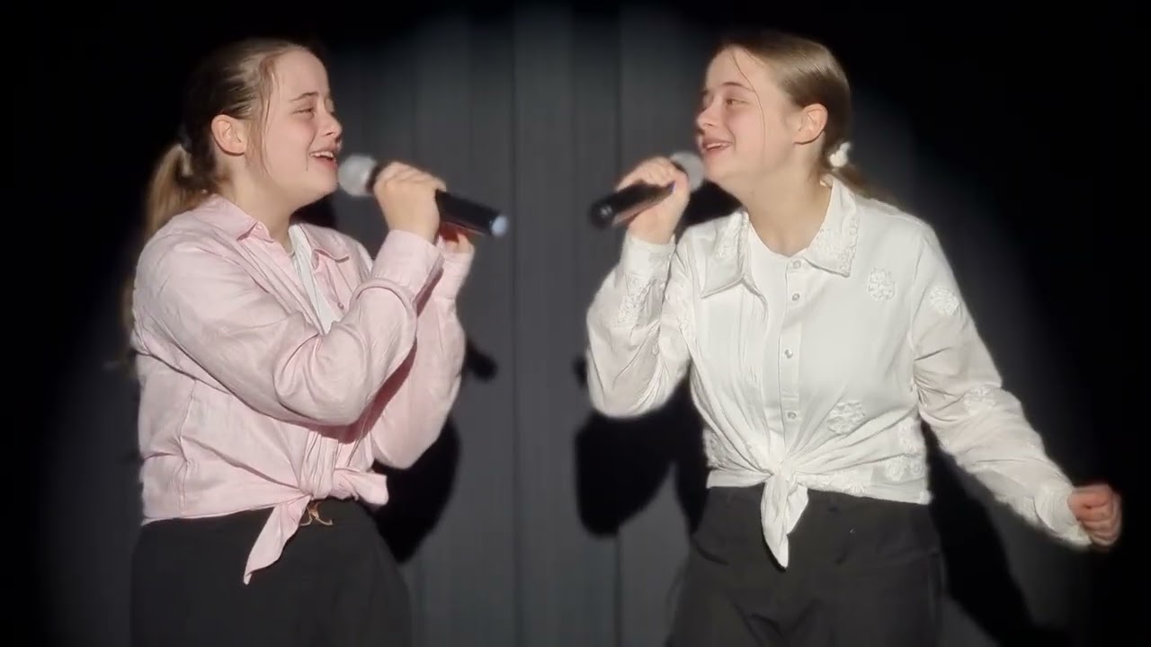Mamo - Wiktoria i Oliwia Sobina
