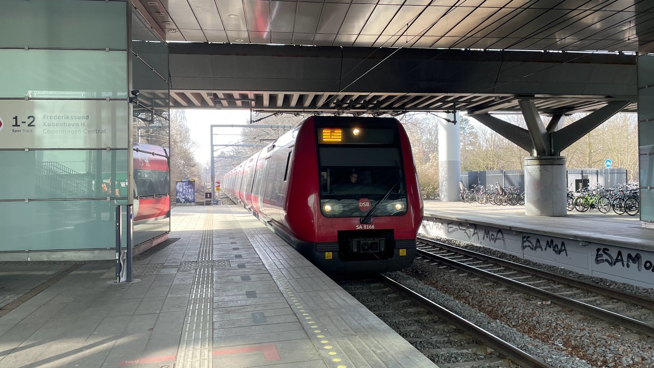 Togtur til Klampenborg (Hurtigste S-tog) | Train ride to Klampenborg (Fastest S-train)
