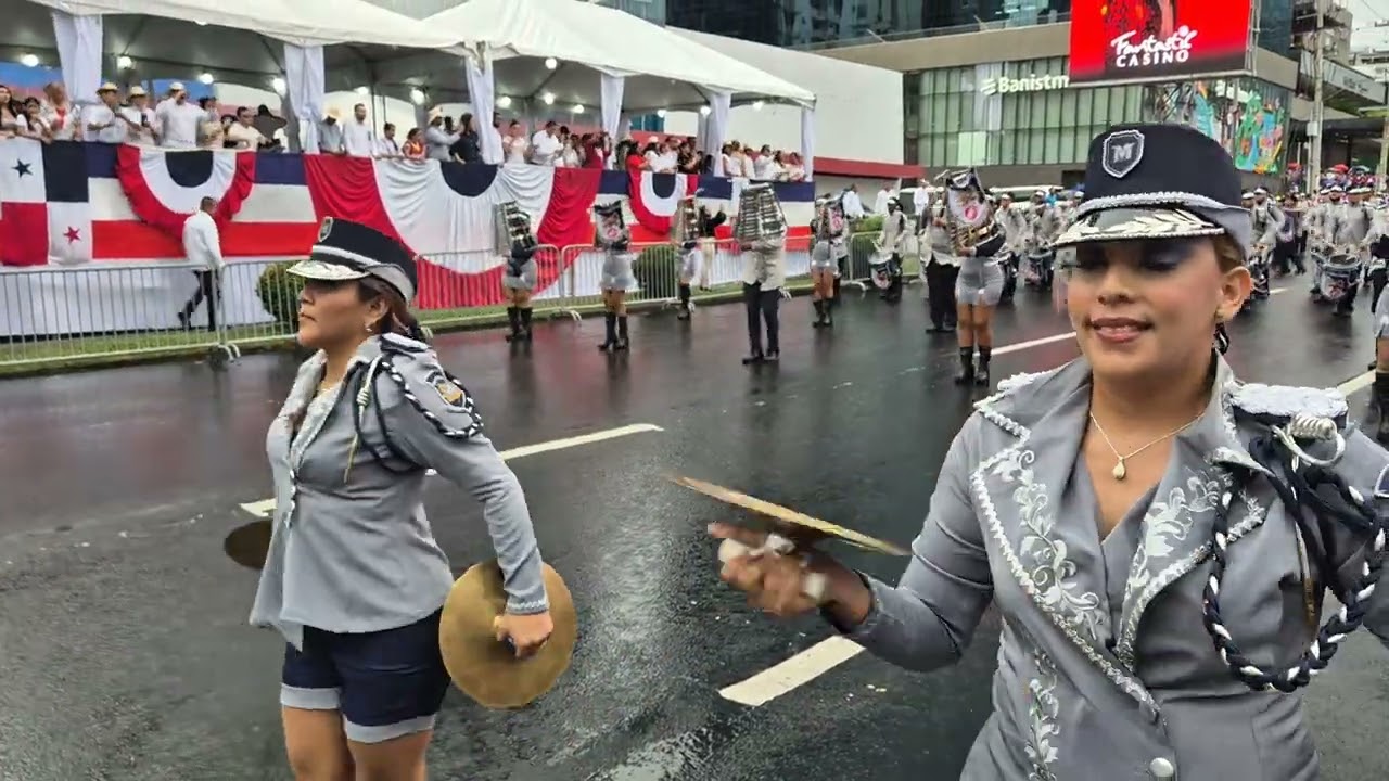 Banda Metropolitana desfile en calle 50 4 de noviembre de 2024