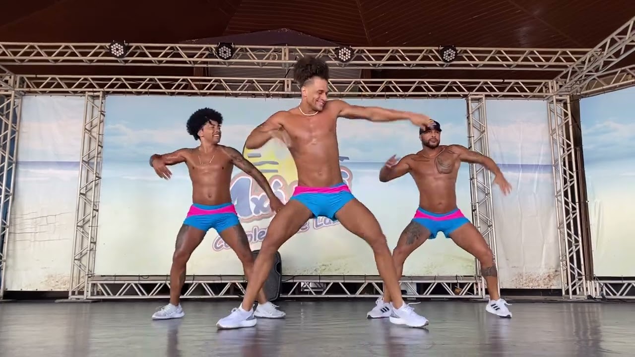Sentada de Favela - Parangolé | Coreografia e Cia de Dança Axé Moi 2023