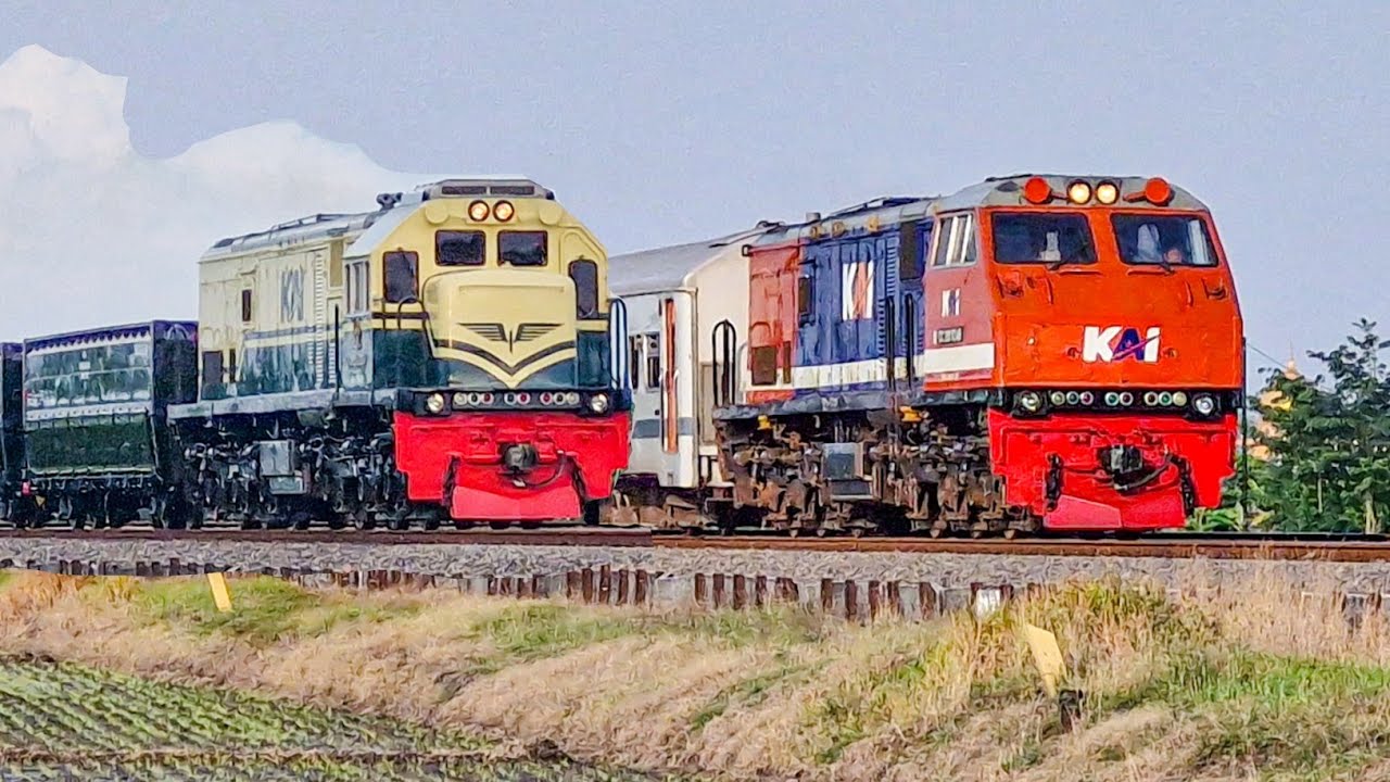 PASUKAN KERETA API LANGKA DI STASIUN BESAR MOJOKERTO!! Lokomotif Vintage Kinlong & RnB terlangka