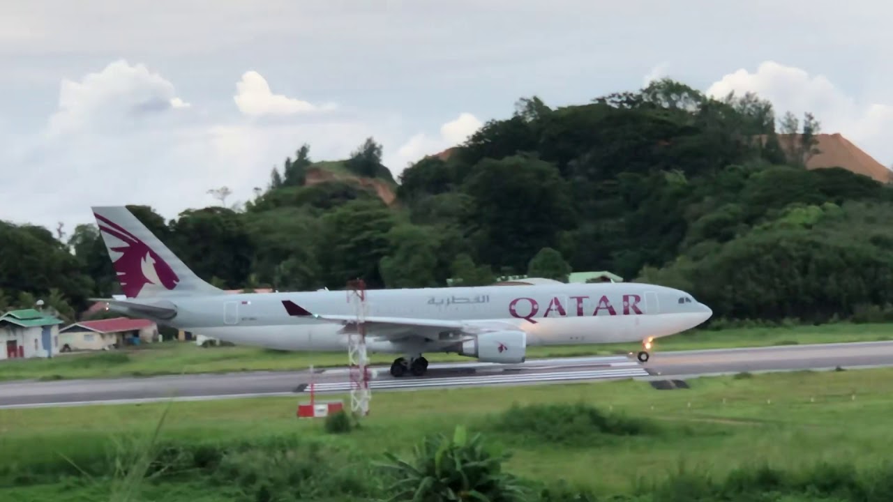 Takeoff aircraft SEZ Mahe Airport 18.12.2019 / Seychelles 🇸🇨