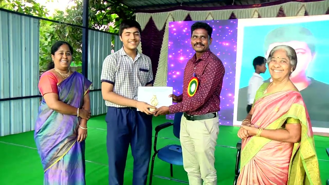 சென்னை பத்ம பிரகாஷ் பள்ளி ஆண்டு விழாவில் சிறப்பு விருந்தினராகக் கலந்து கொண்ட மகிழ்வான தருணம் 