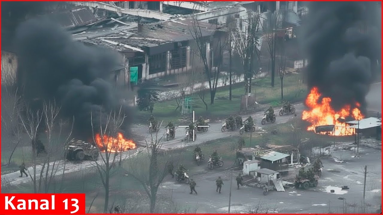 Российские войска на мотоциклах и квадроциклах входят в Покровск; беспилотники полка «Скала» пере...