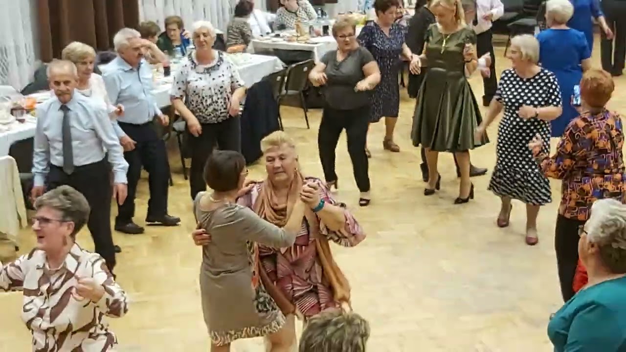 Zabawa Stowrzyszenie Emerytów i Ręncistów Żelechów 18.10. 2022.
