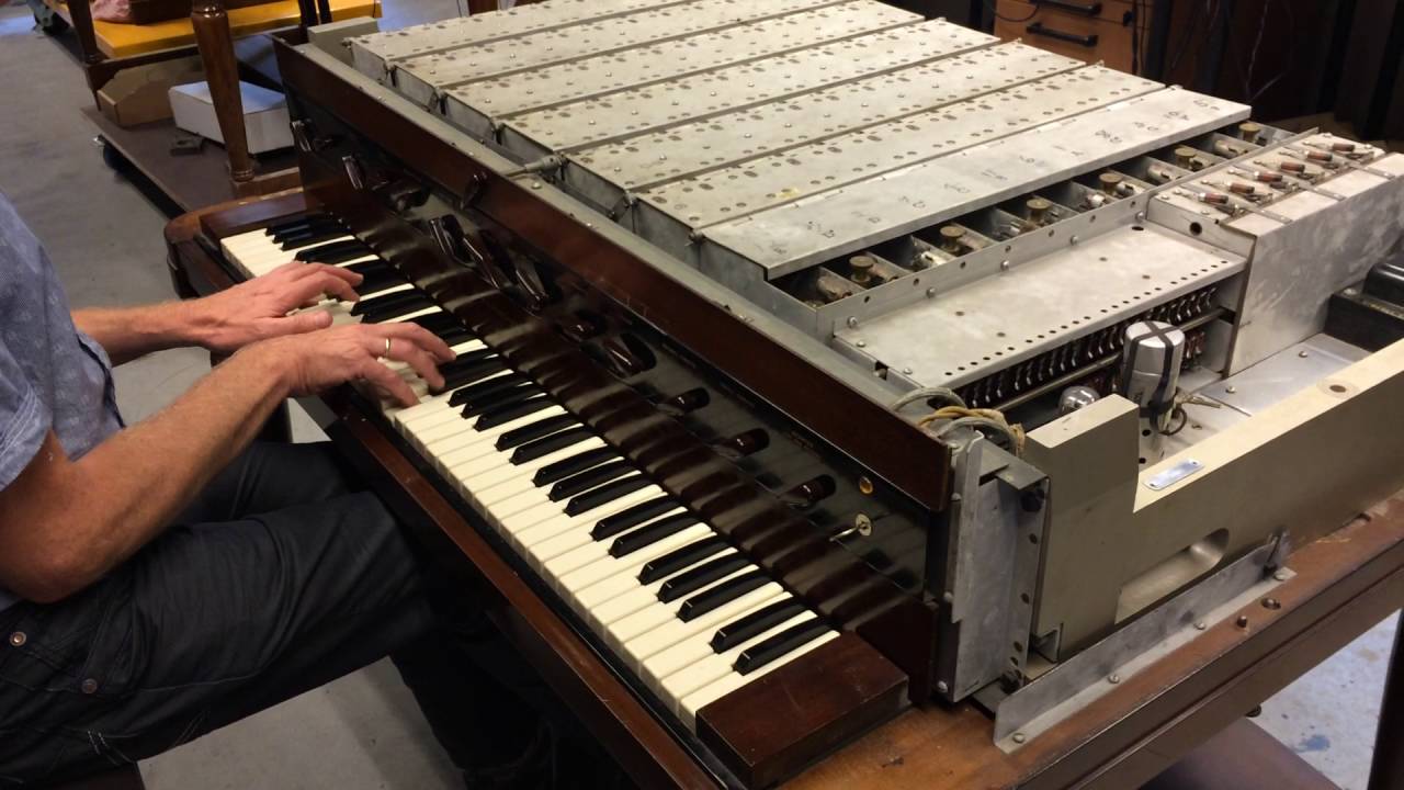 We'll meet again played on Hammond Novachord from 1939