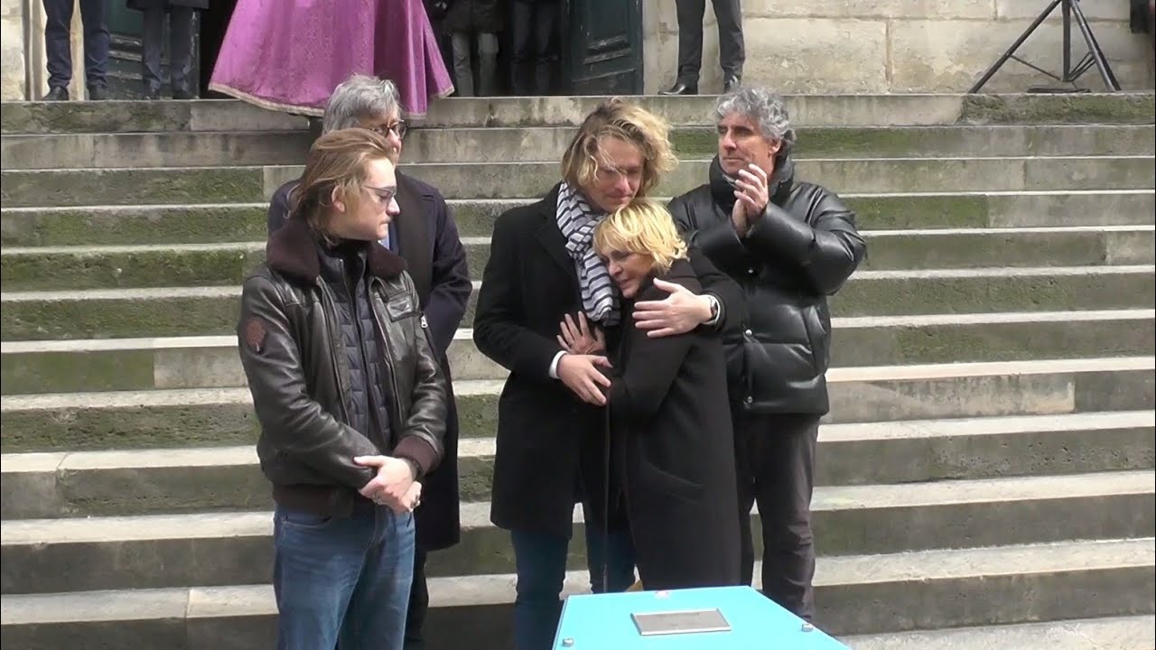Obsèques de Marion Game : sortie de l'église Saint Roch (Paris 31/03/2023)