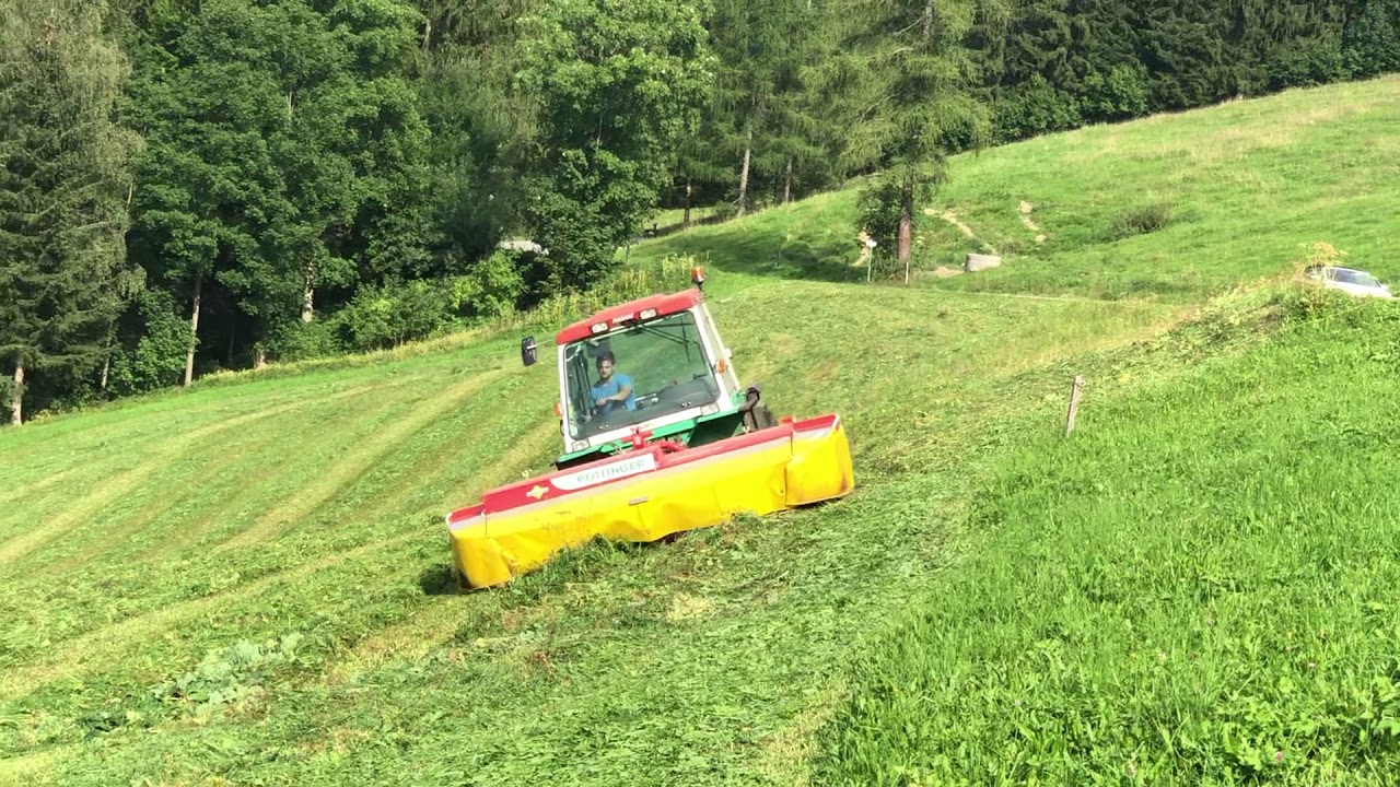 Mähen mit Rasant 2805 in Hanglage