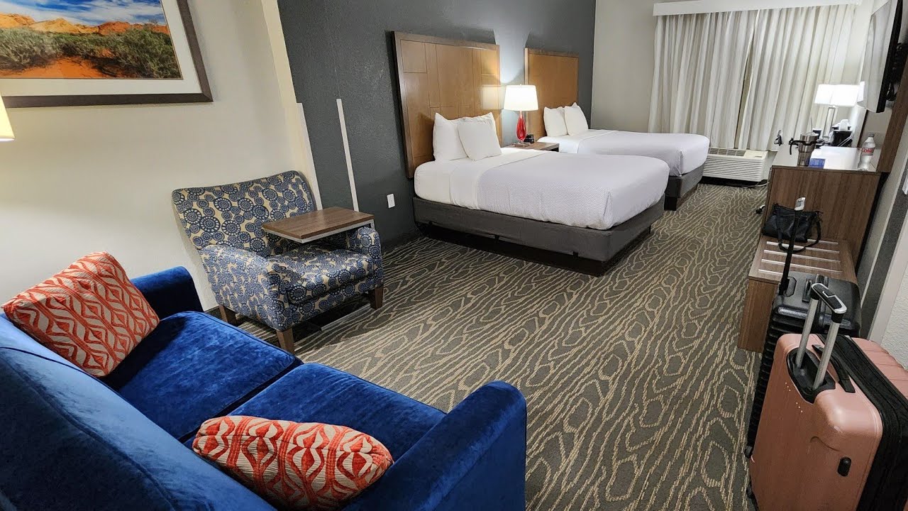 La Quinta Inn Gallup NM - 2 Queen junior suite.