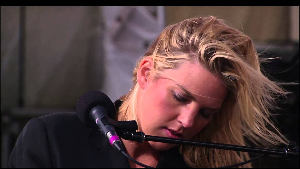 Diana Krall - Peel Me A Grape - 8/15/1999 - Newport Jazz Festival (Official)