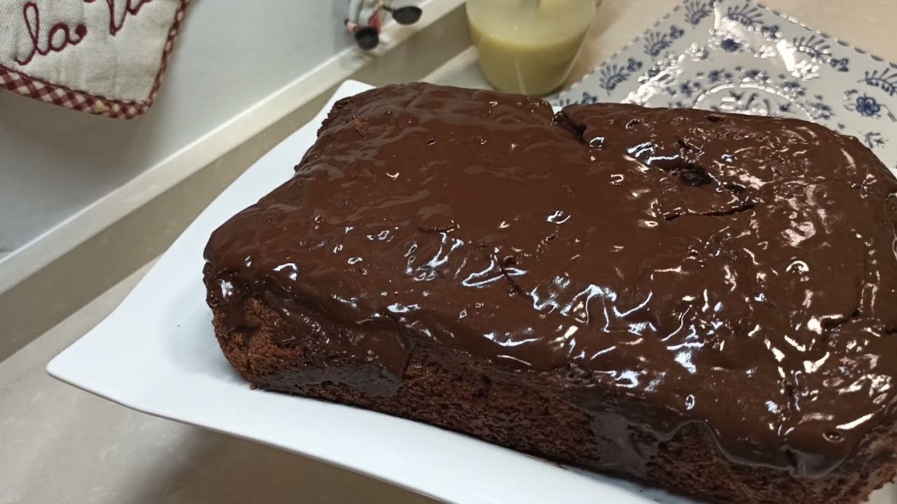 BROWNIE CON SALSA DE CHOCOLATE BLANCO
