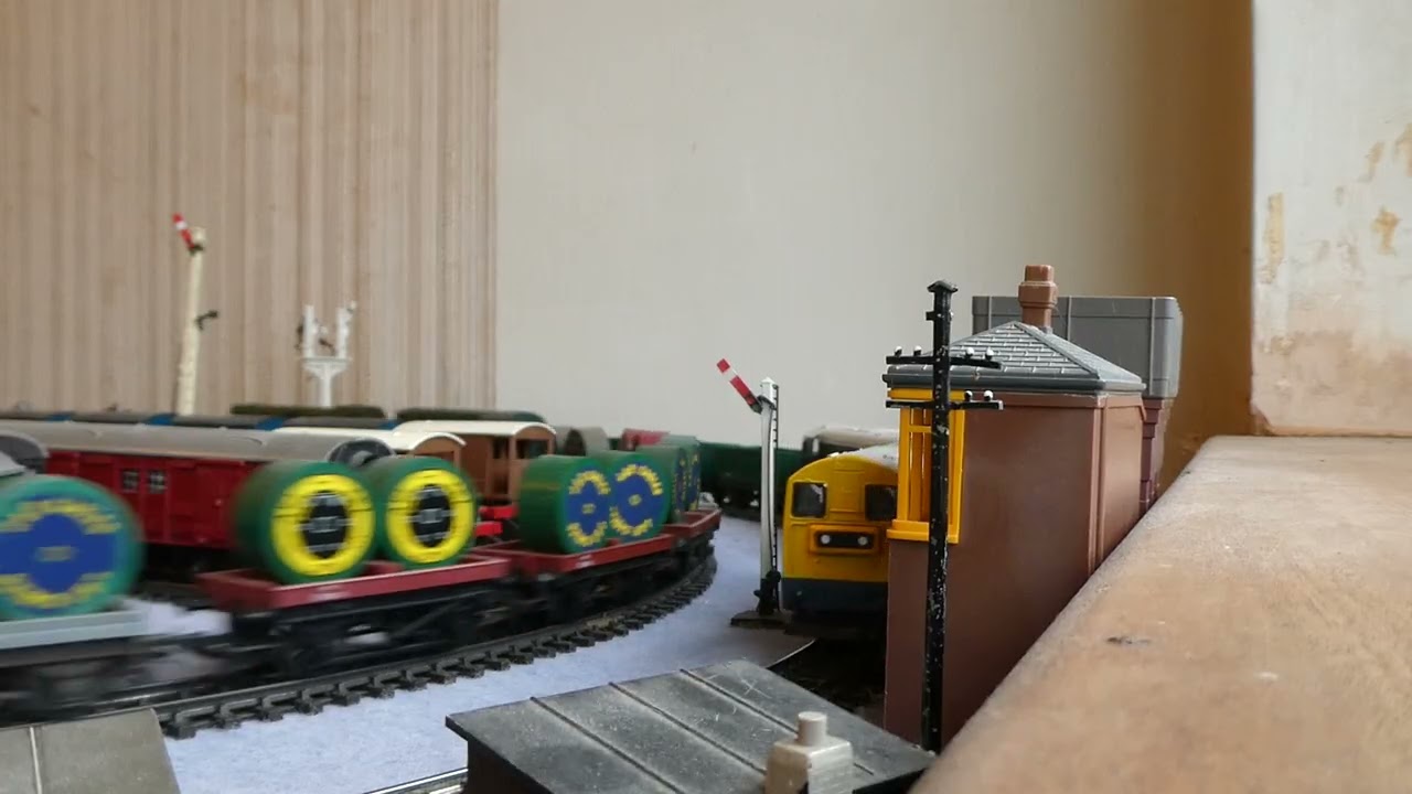 TRIANG OR LIMA OR AIRFIX OR BACHMANN OR MAINLINE MODEL RAILWAY ROLLING STOCK RUN THREE 150226