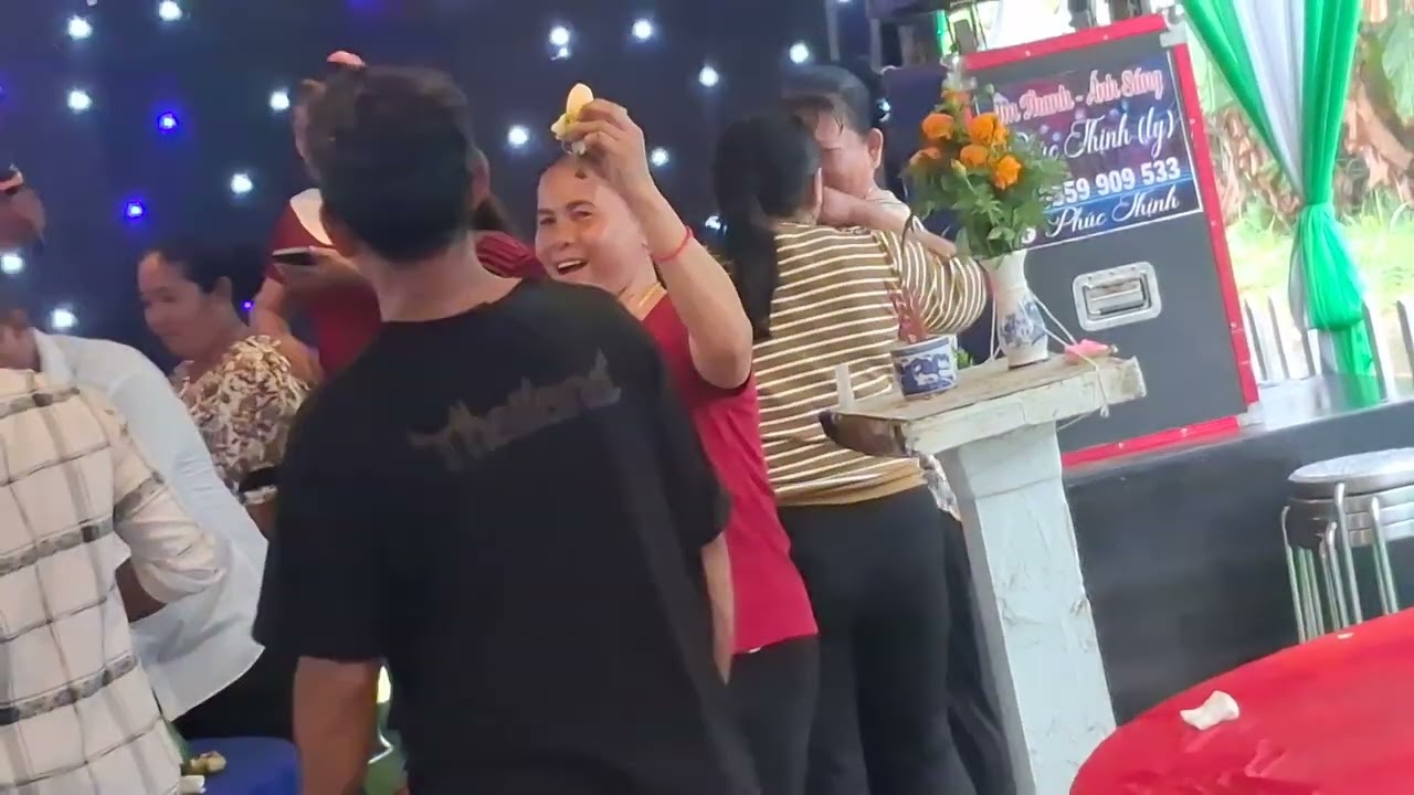 Tiep tuc hihihi