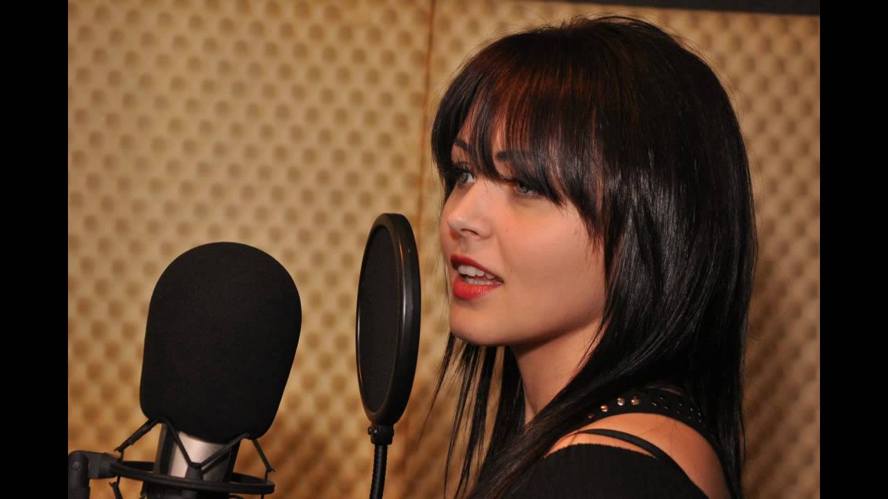Alexandra Broinas - Ragazza di periferia ( Anna Tatangelo)