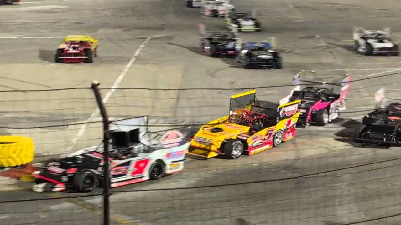 Outlaw Late Model figure 8 One hour feature race Indianapolis Speedrome 8/23/2025 (1st half)