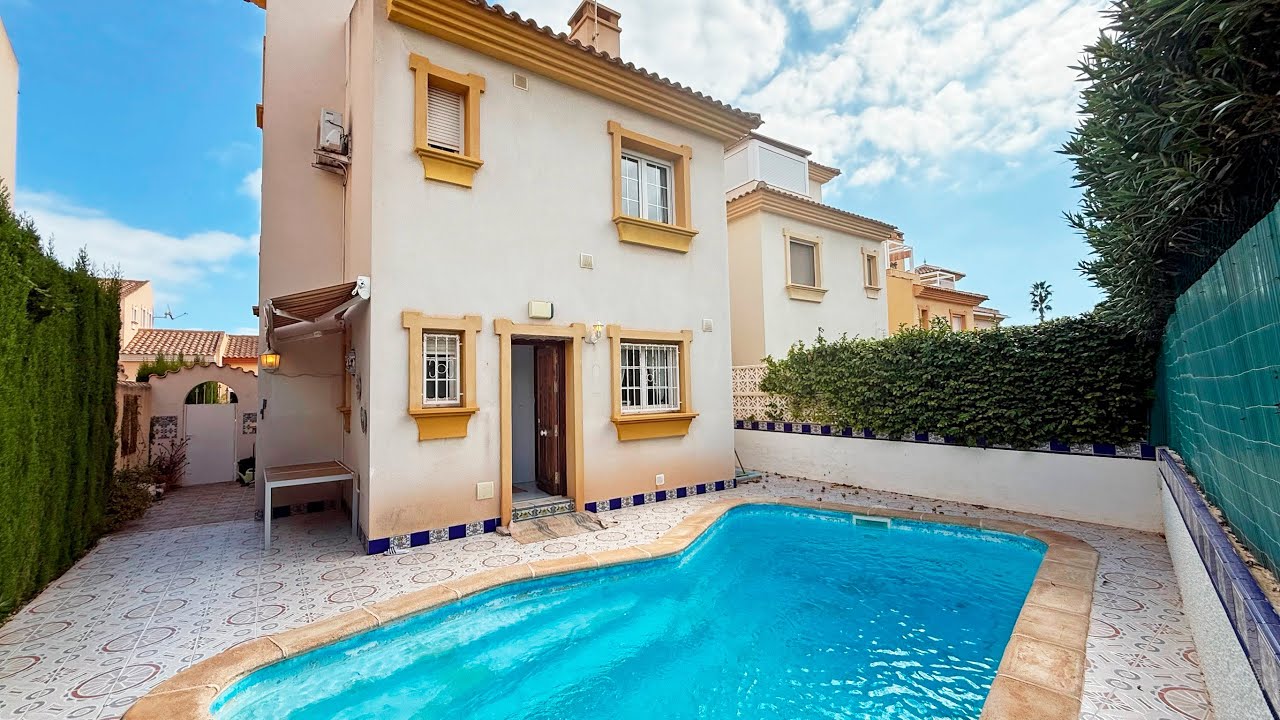 REF 1271 (English) Detached villa with pool just 300 meters from Cala Capitán beach, Cabo Roig