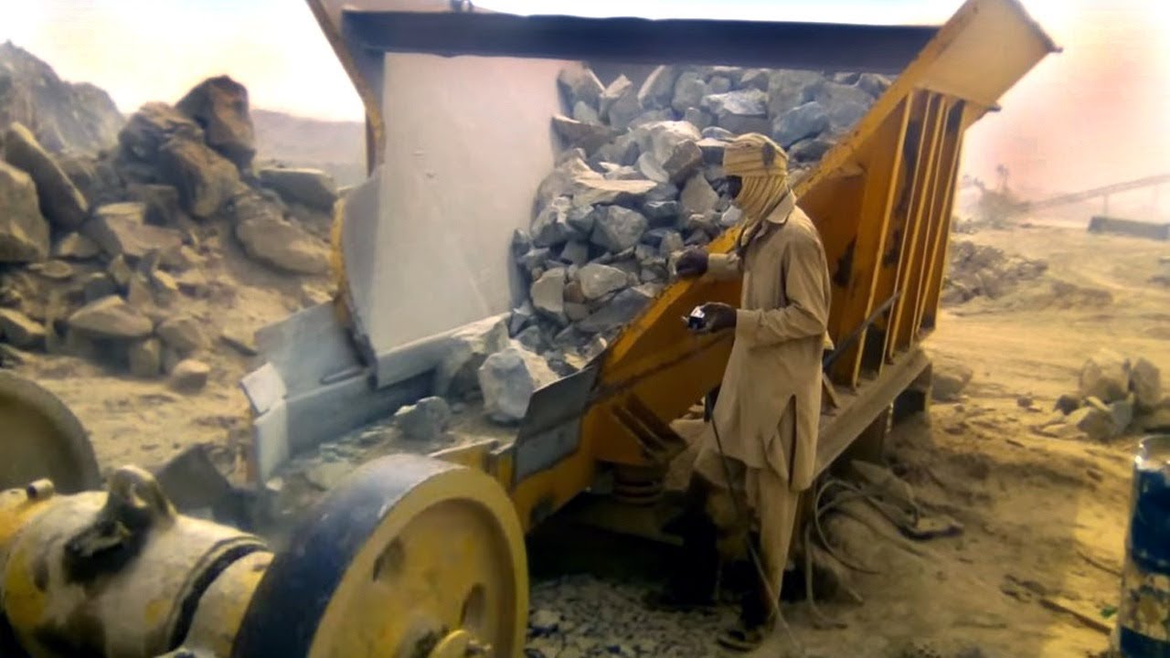 Amazing machines / Stone Crusher Plant / excavator breaking the stone