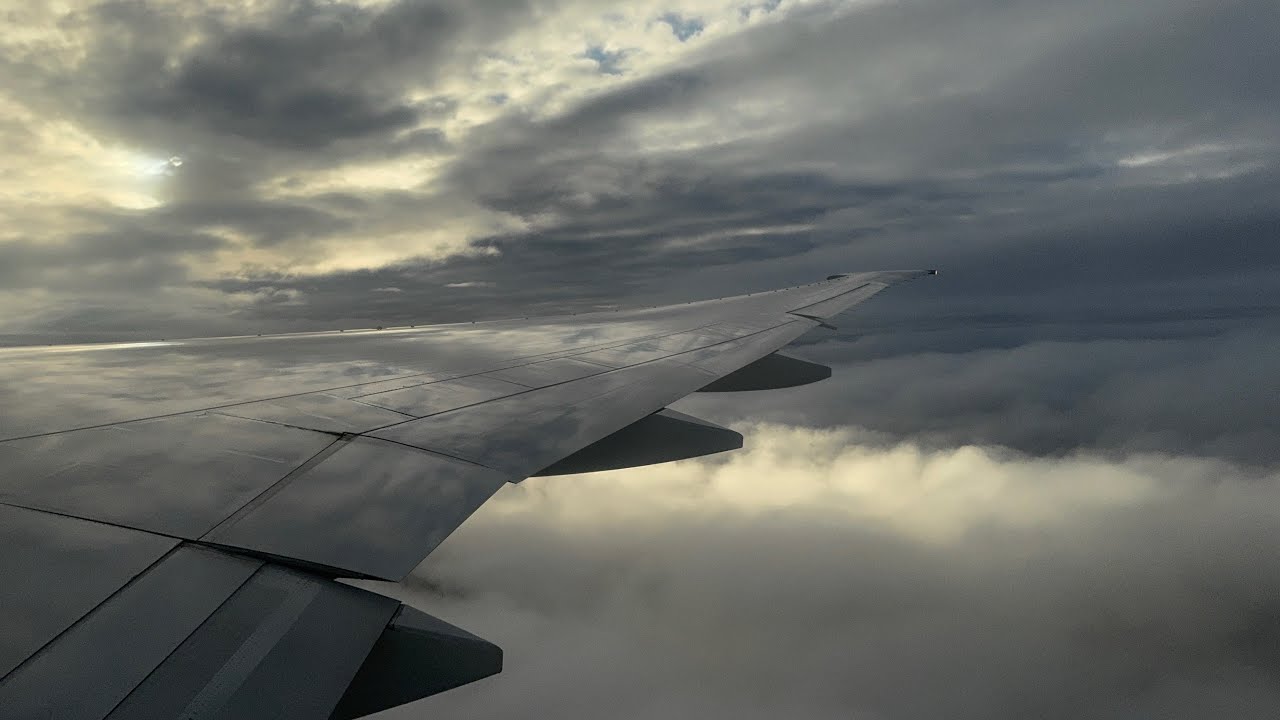 Emirates 777-300 Morning landing in Frankfurt