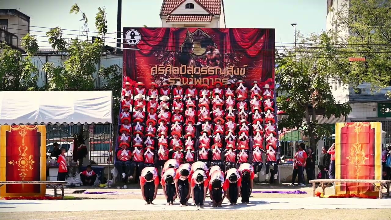 กองเชียร์และผู้นำเชียร์ คณะสีแสด หมากแข้งเกมส์ 2568