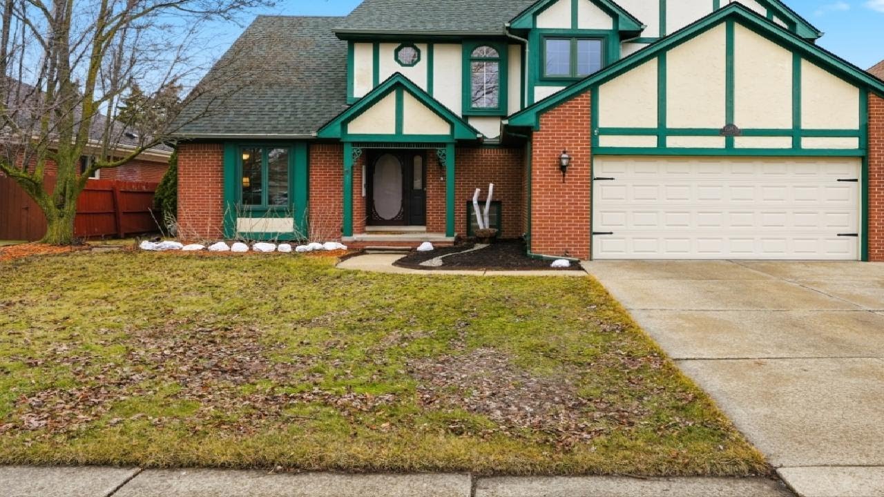 15743 Greenview, Fraser, MI Presented by Shawn Calhoun.