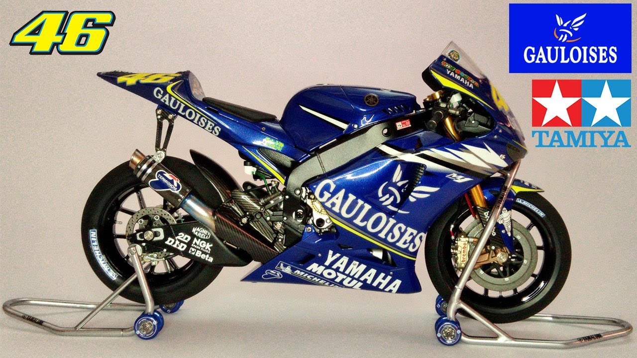 Building Scale Model MotoGP - Tamiya 1/12 YAMAHA YZR-M1 '05 #46 - Gauloises 2005 Motegi