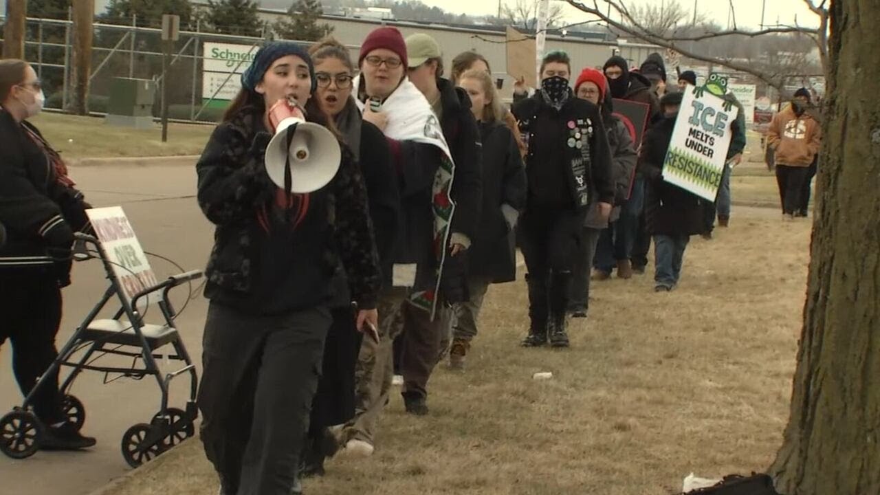 Cedar Rapids protesters call for ICE accountability after deadly Minnesota shooting
